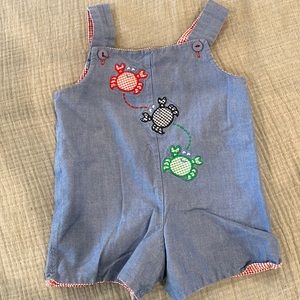Toddler boy reversible romper size 18m. Perfect for spring and summer!